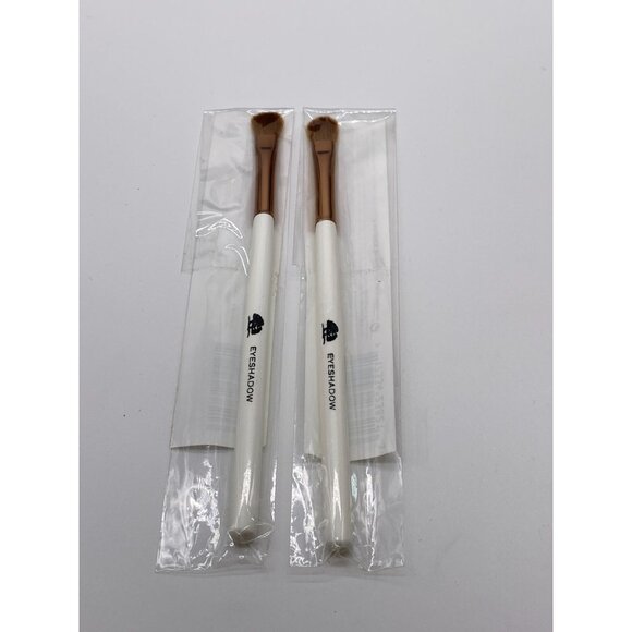 2 Origins Eyeshadow Placement Brush - Picture 1 of 4